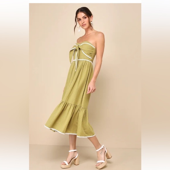 Lulu’s Delightful Design Light Green Polka Dot Midi Dress with pockets strapless - Picture 1 of 16